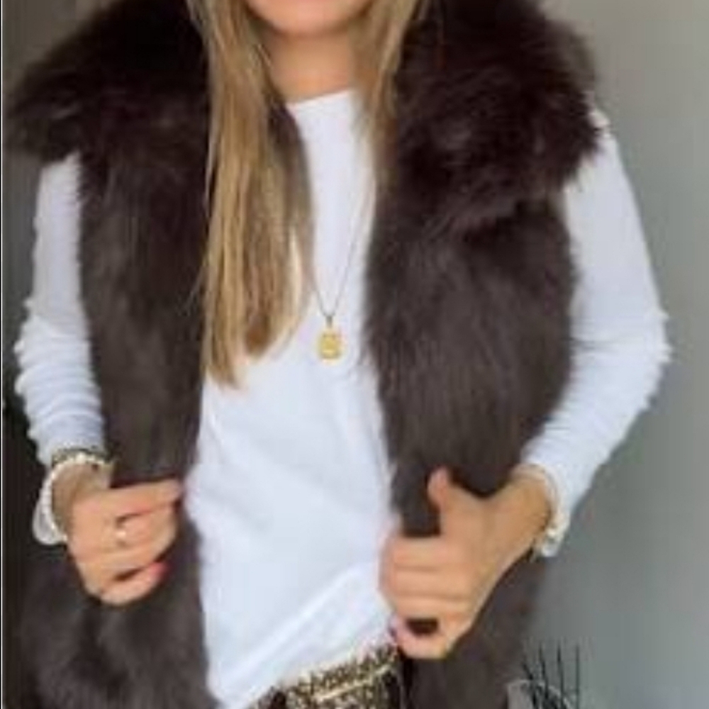 Calvin Klein Faux Fur Vest – Deep Wine/Burgundy (Size L ✨